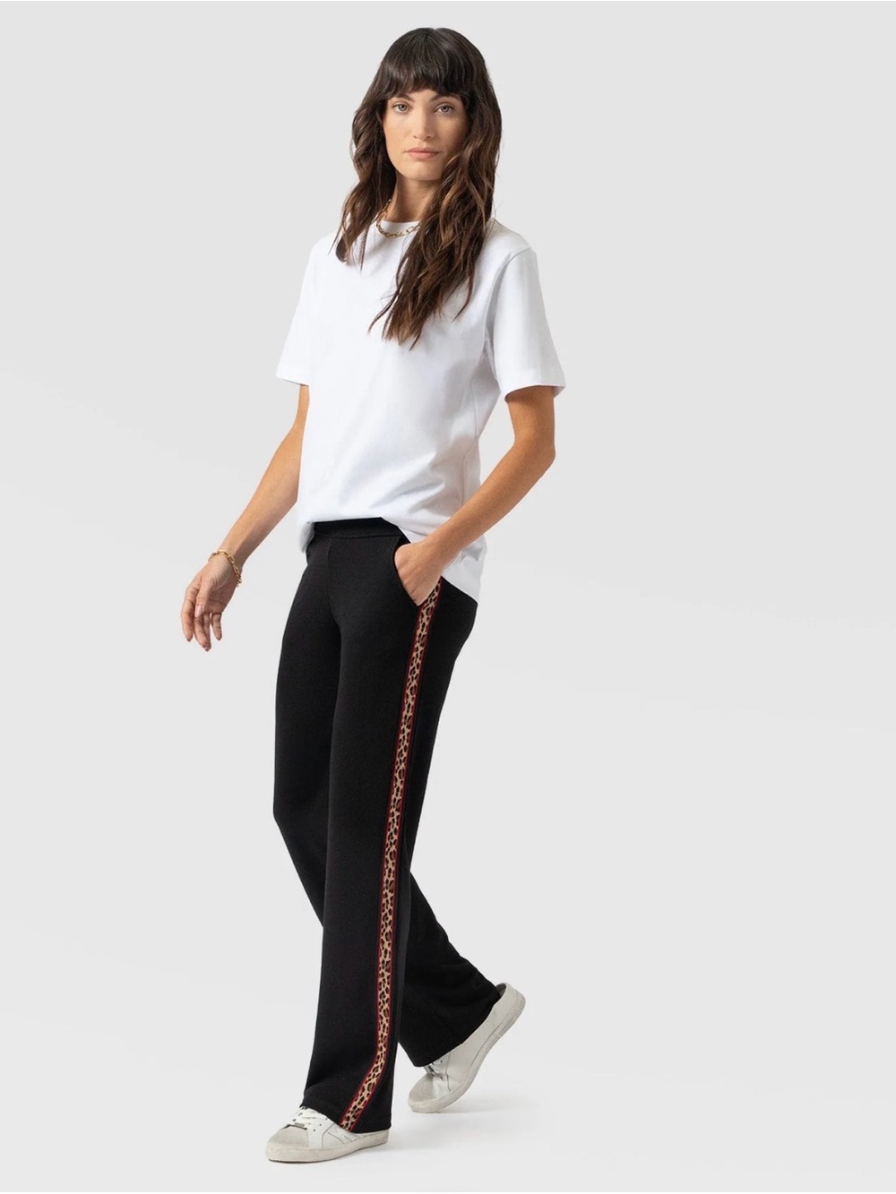 So on trend! Saint + Sofia Runway pant with chic leopard stripe. Comfort & style